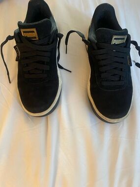 Black Suede Low-Top Casual Sneakers